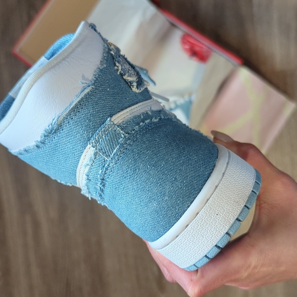 Nike Air Jordan 1 High Women's Denim - Size 7.5W/6 Men's - Picture 5 of 15